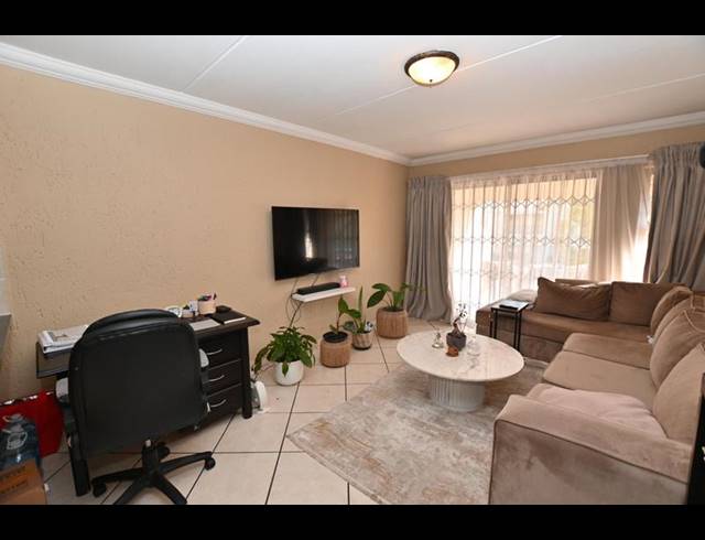 1 BEDROOM PROPERTY TO RENT IN PAULSHOF
